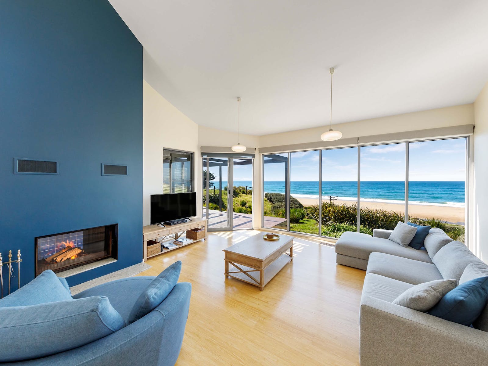 Beachfront Villa 4 - Living Room