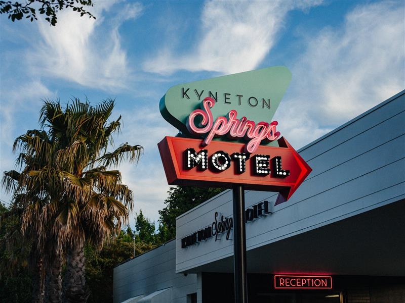 Retro inspired Street sign at Kyneton Springs Motel
