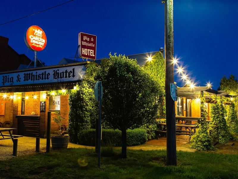 Pig and Whistle Hotel Exterior