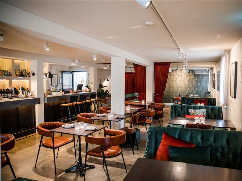 Ms Batterhams Lounge