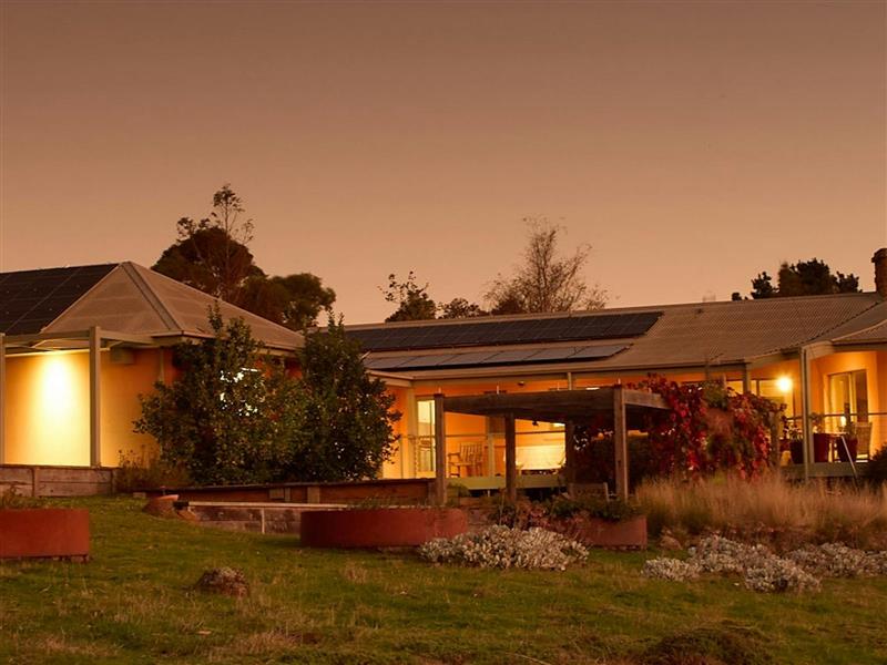 Griffins Hill Retreat is a modern architect designed  retreat facing Mt Sturgeon Grampians