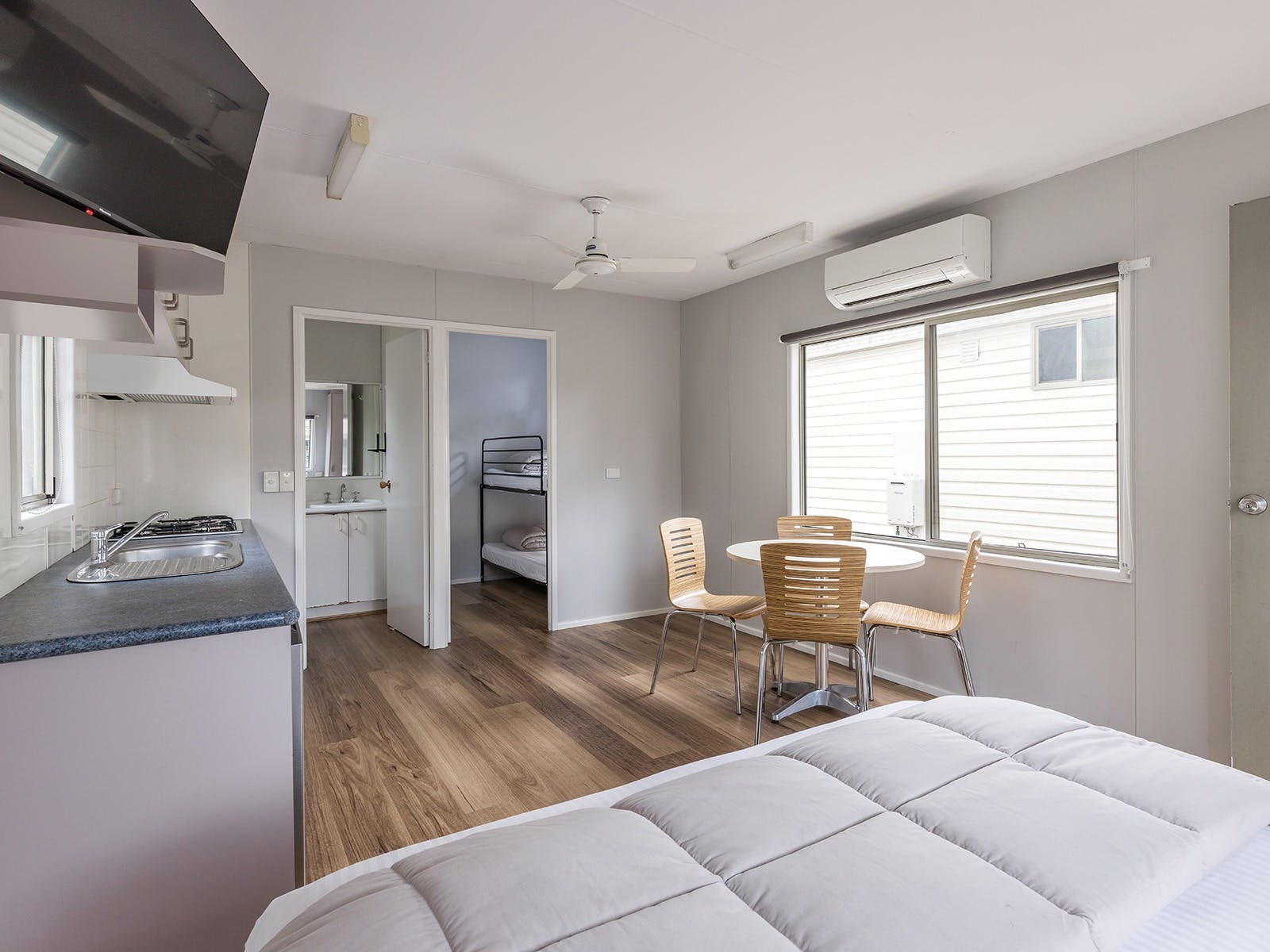 Ibis Cabin |  Kitchen & Dining