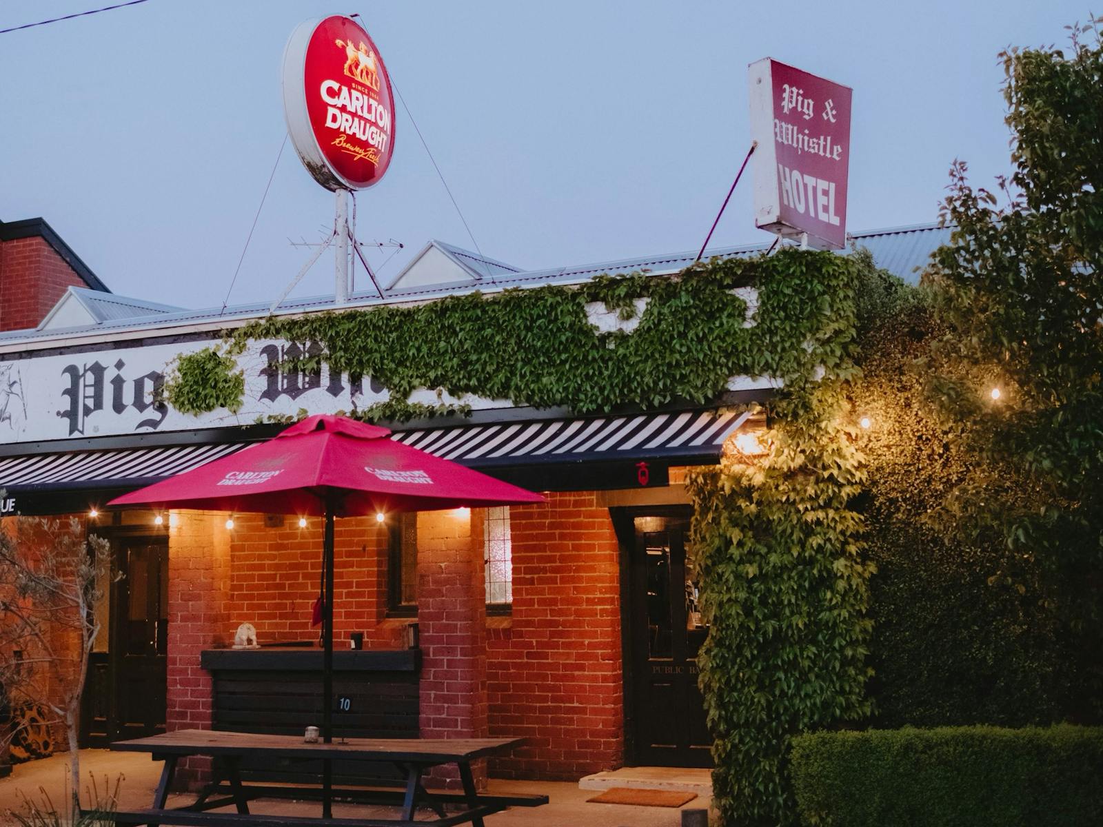 Pig and Whistle Hotel