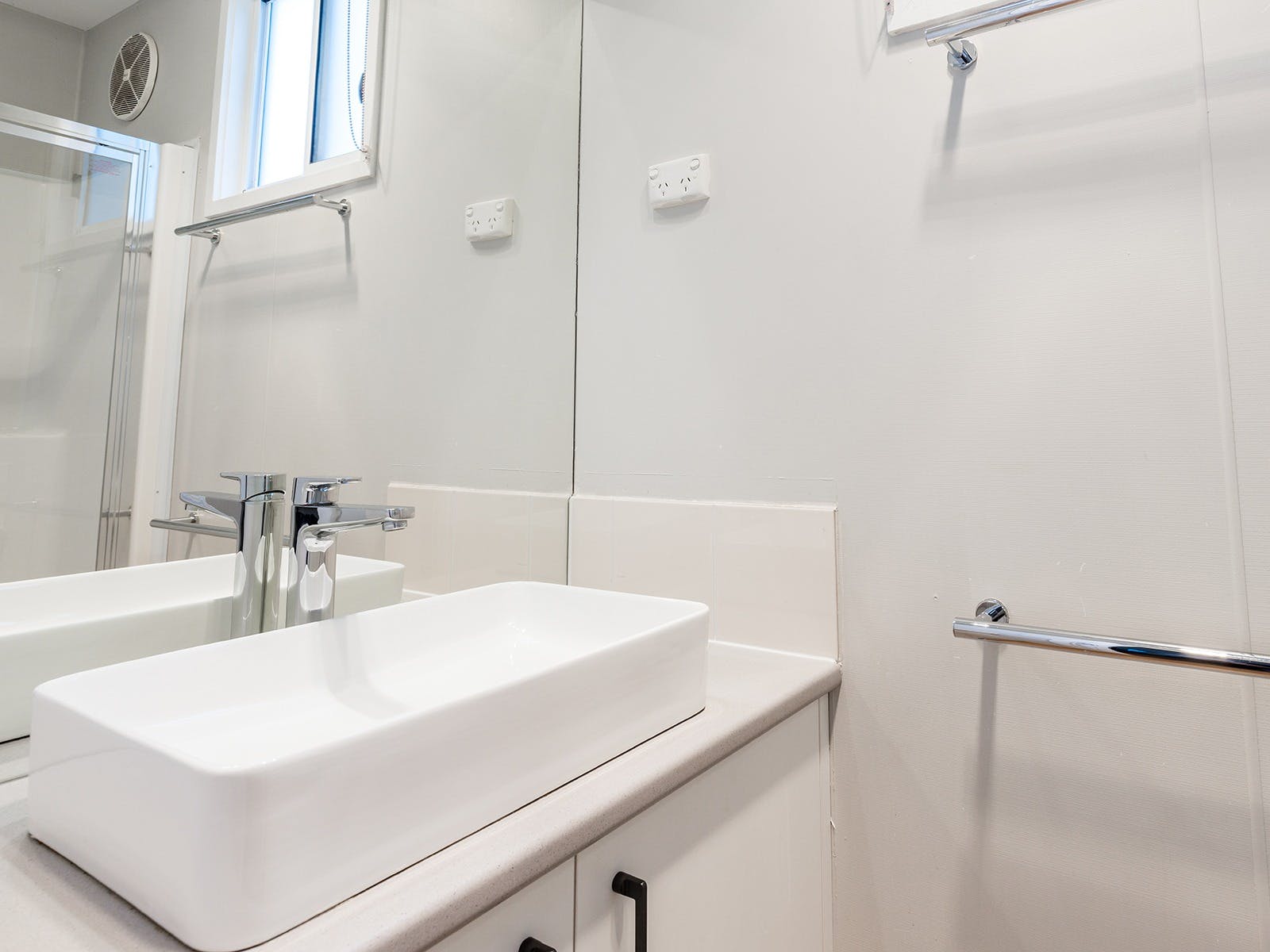 Pelican Cabin | Bathroom